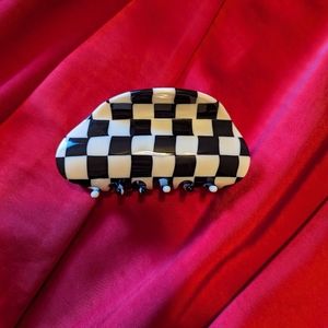 NWOT Chunks Checker Claw